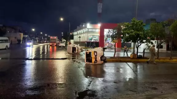 Dos mototaxis, protagonizan este choque, que ocurrió minutos después de las 06:00 de este miércoles Dos mototaxis, protagonizan este choque, que ocurrió minutos después de las 06:00 de este miércoles