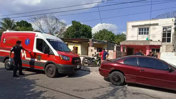 Las autoridades llegaron para atender al hombre luego de ingerir varios líquidos peligrosos Las autoridades llegaron para atender al hombre luego de ingerir varios líquidos peligrosos