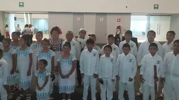 Niños entonaron el Himno a la Alegría en lengua maya