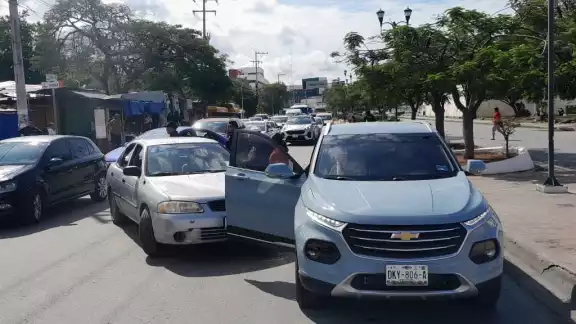 Afortunadamente, no hubo personas lesionadas en el accidente Afortunadamente, no hubo personas lesionadas en el accidente