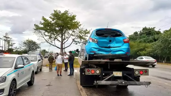Tras el choque, se ocasionó un cuello de botella por el cierre parcial de la circulación Tras el choque, se ocasionó un cuello de botella por el cierre parcial de la circulación