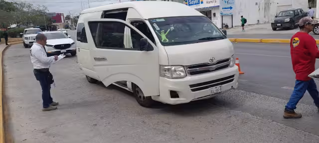 El chofer de la combi de Champotón no tenía el tarjetón para llevar pasajeros