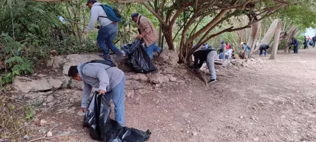En total, 120 personas participaron en la jornada de limpieza
