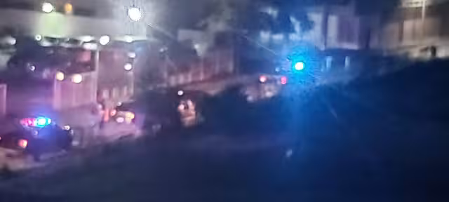 La mujer canadiense tomó esta foto, y acusó que los policías de Playa del Carmen diariamente detienen a quien pase por la Avenida 15