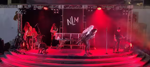 NLM presentó un performance con tintes de creencias cristianas doblado al español