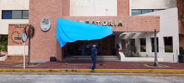 Los jubilados de la Unacar llevan 21 día de manifestación
