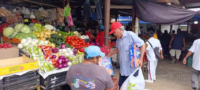 El aumento en los precios de los alimentos golpea la economía de las familias campechanas.