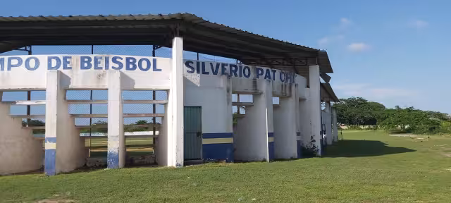El campo del Estadio de Béisbol de Hunucmá sufrió daños. Foto: José Luis López Quintal