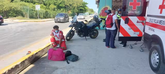 El sujeto en estado de ebriedad fue atendido por los paramédicos