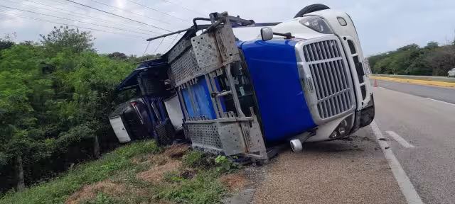 La 'madrina' transportaba diez camionetas de lujo a la ciudad de Mérida
