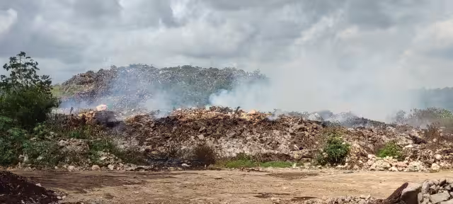 Habitantes de Playa del Carmen temen por sus casas por incendio en Villas del Sol