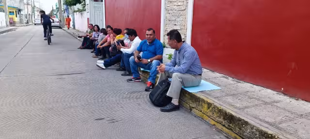 El bloqueo comenzó durante la mañana de este lunes