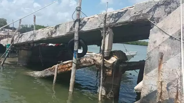El muelle pesquero del Puerto de Chiquilá ha sido afectado por la carencia de mantenimiento.