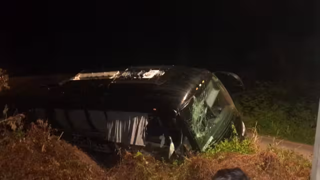 Las 23 personas que iban a bordo de la unidad resultaron con golpes contusos