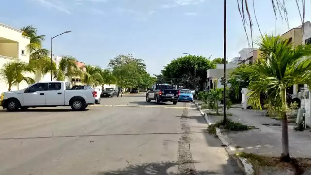 Los detenidos tras el operativo en Playa del Carmen fueron llevados a la Fiscalía General de Quintana Roo donde se definirá su situación legal
