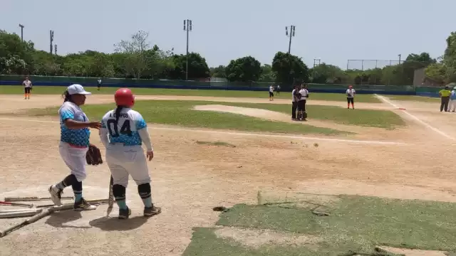 Un encuentro de softbol se dará entre las Amazonas de Yaxunah y el equipo de Kukulkán