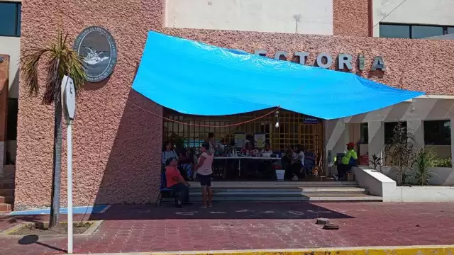 Pese a la reunión con la Rectora continúan las protestas