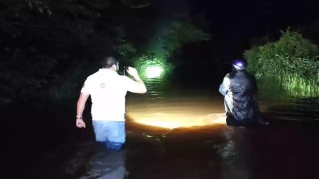 Deslaves desde el cerro aumentan el nivel del agua de lluvia que no ha parado en cinco horas