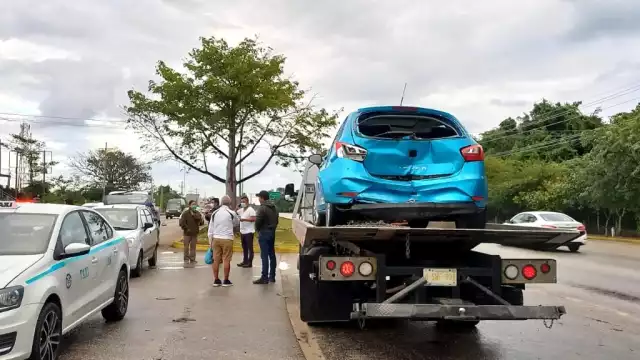 Tras el choque, se ocasionó un cuello de botella por el cierre parcial de la circulación