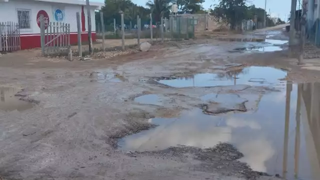El paso del Frente Frío Número 32 generó que las vialidades quedaran bajo el agua, aumentando el tamaño de los baches y poniendo en riesgo a la ciudadanía