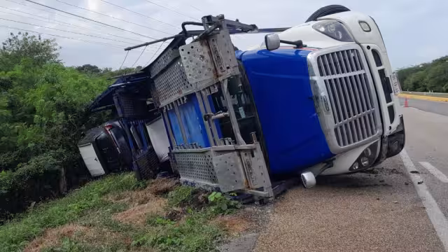 La 'madrina' transportaba diez camionetas de lujo a la ciudad de Mérida