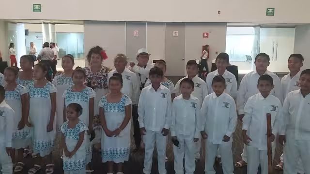 Niños entonaron el Himno a la Alegría en lengua maya