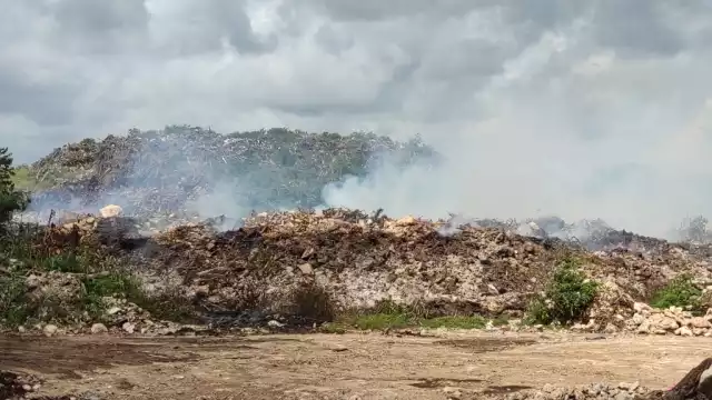 Habitantes de Playa del Carmen temen por sus casas por incendio en Villas del Sol