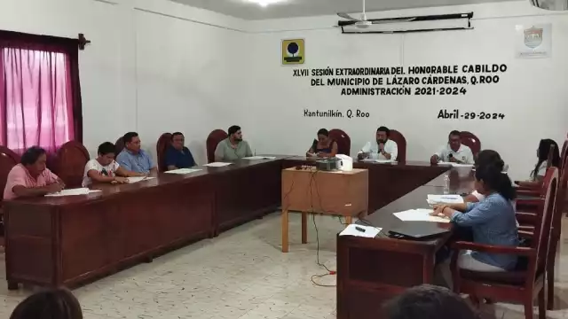 Después de una sesión extraordinaria del Cabildo de Lázaro Cárdenas, decidieron abstenerse de votar