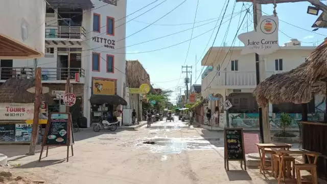 La asociación tiene más de 30 hoteles afiliados, con diferentes números de habitaciones en la comunidad o la zona de playas