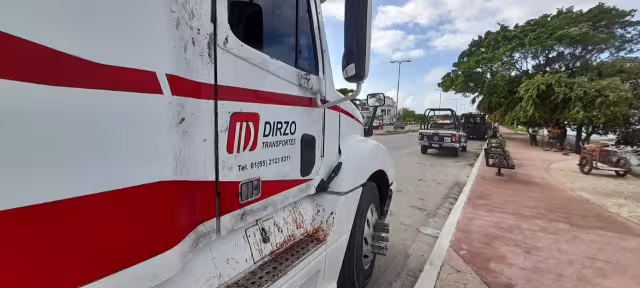 El hombre fue llevado al Hospital General “Dr. José Emilio Nazar Raiden”, pero murió en la silla del copiloto. Foto: José Salazar