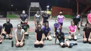 El Club Albatros de voleibol ya se encuentra trabajando con el 80% de su plantel en categorías juveniles y superiores. Foto: Ángel Ramón