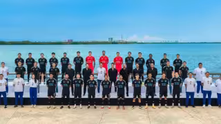 Se toman la foto oficial las Iguanas del Cancún FC en el Malecón Tajamar