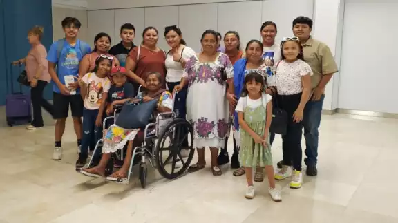 Es la quinta ocasión que la abuelita viaja a Estados Unidos Es la quinta ocasión que la abuelita viaja a Estados Unidos