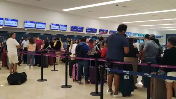 El vuelo de Volaris llegará con casi media hora de retraso El vuelo de Volaris llegará con casi media hora de retraso