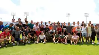Al final de la charla entre cuerpo técnico y jugadores, el equipo se tomó la foto del recuerdo