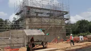 El supervisor de la edificación, Isaac Rivera, indicó que hubo retrasos por falta d epago