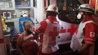 Los paramédicos evaluaron a los afectados por el accidente Foto: Emmanuel Sansores