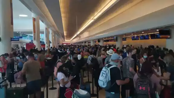 Las tres terminales del Aeropuerto de Cancún reflejan las más de 400 operaciones Las tres terminales del Aeropuerto de Cancún reflejan las más de 400 operaciones