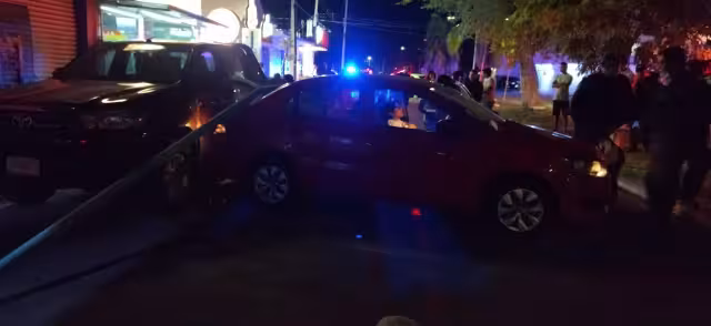 Al sitio acudieron paramédicos de la Cruz Roja Mexicana para brindarle atención médica