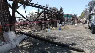 El incendio abarcó 10 locales entre restaurantes y tiendas de artesanías