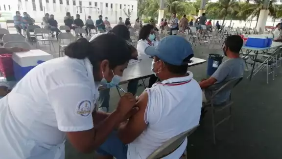 El domo Bicentenario abrió sus puertas desde las 8:00 horas.