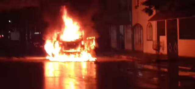 Elementos del Heroico Cuerpo de Bomberos, lograron controlar y sofocar en su totalidad el fuego