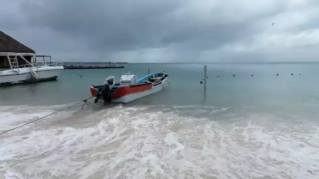 Las actividades turísticas en el mar quedaron suspendidas por los vientos que azotan la isla