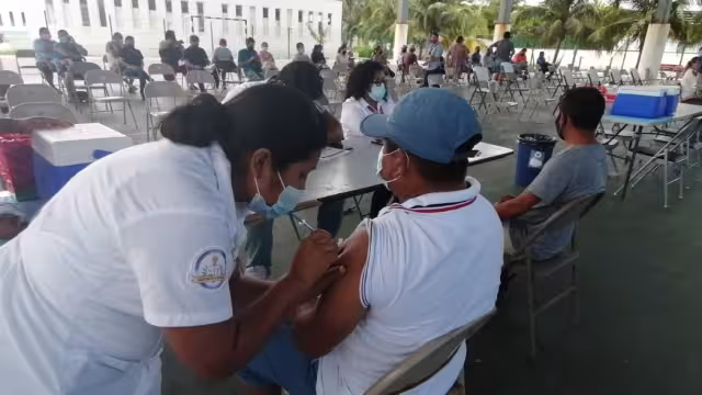 El domo Bicentenario abrió sus puertas desde las 8:00 horas.