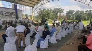 Los invitados aguardan la llegada de Carlos Joaquín para dar inicio con la ceremonia solemne de toma de protesta en Kantunilkín