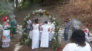 Lidia Hoil Poot y Lizbeth Garcia Dominguez, se dieron el sí esta tarde en los faldas del cerro mayor Kantunich de Kantunilkín,