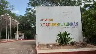 Se recomienda a los visitantes portar zapatos antiderrapantes debido a la naturaleza del suelo rocoso