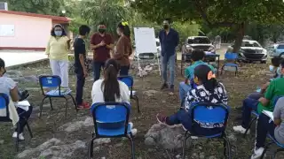 Psicólogos y el equipo del DIF municipal visitaron el colegio de la comisaría de Xtepén