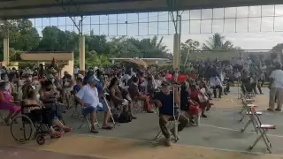 Los adultos mayores reciben el tercer biológico de AstraZeneca en el Domo Doble de Kantunilkín