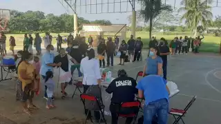 En el lugar se lleva a cabo la jornada de vacunación para personas rezagadas